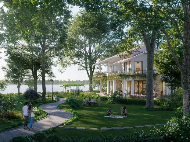 Retreat Forest villa by the lake - private garden and waterfront walkway